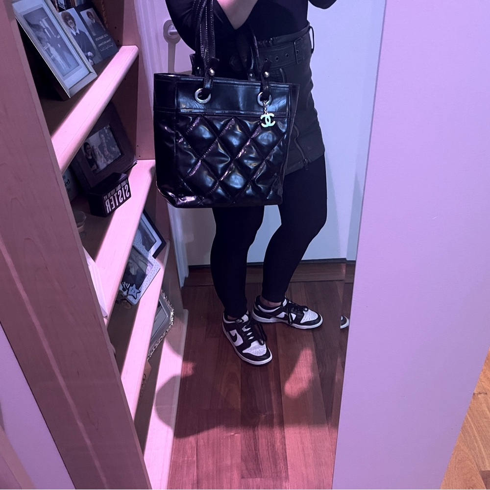 💛💛💛SOLD💛💛💛 Vintage CHANEL black patent shoulder bag
